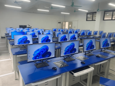 AOC一體機助力賀州學(xué)院搭建人工智能未來工廠!